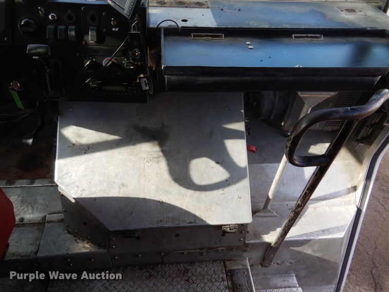 image for item IO9336 2007 Freightliner MT55  delivery truck