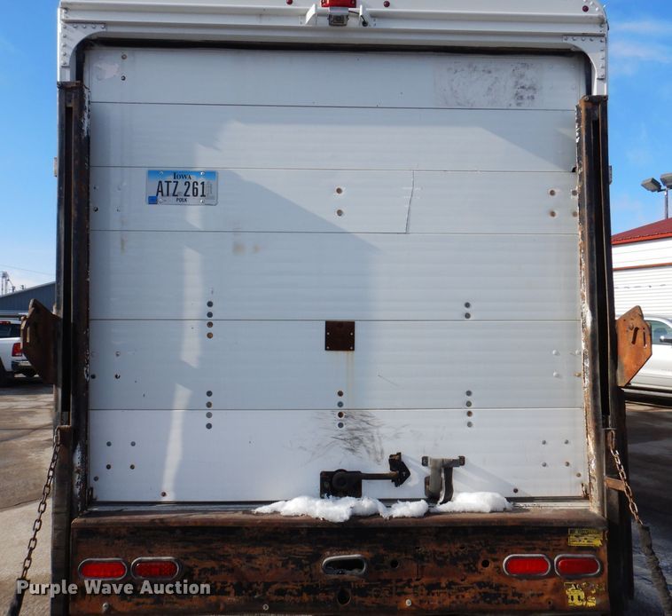 image for item IO9336 2007 Freightliner MT55  delivery truck