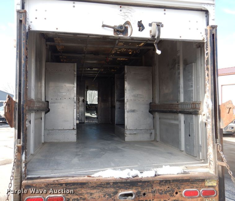 image for item IO9336 2007 Freightliner MT55  delivery truck