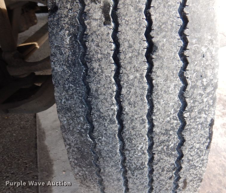 image for item IO9336 2007 Freightliner MT55  delivery truck