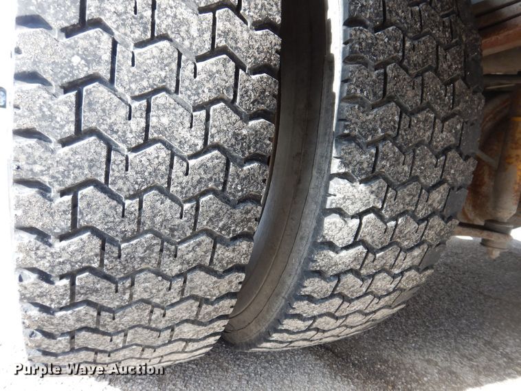 image for item IO9336 2007 Freightliner MT55  delivery truck