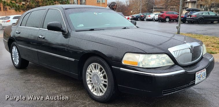 image for item JG9575 2011 Lincoln Town Car Executive L