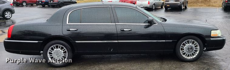image for item JG9575 2011 Lincoln Town Car Executive L