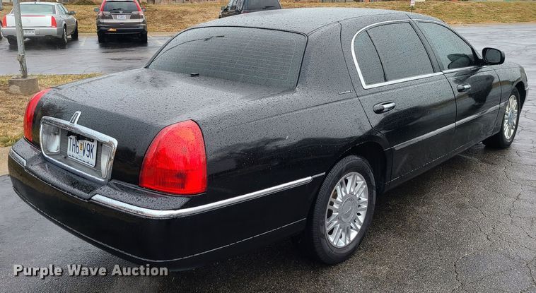 image for item JG9575 2011 Lincoln Town Car Executive L