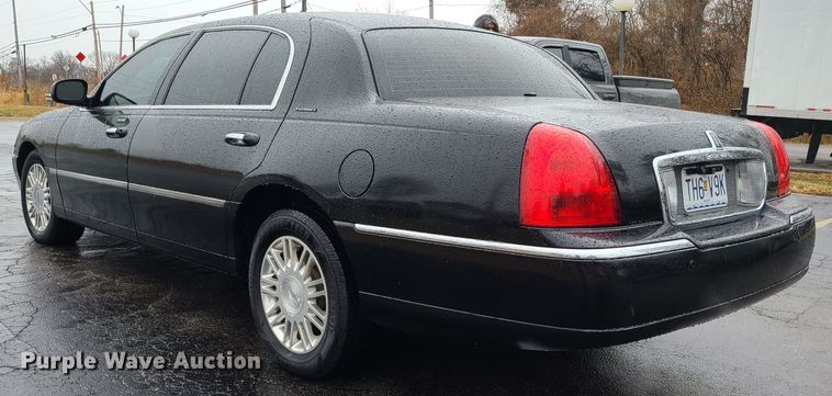 image for item JG9575 2011 Lincoln Town Car Executive L