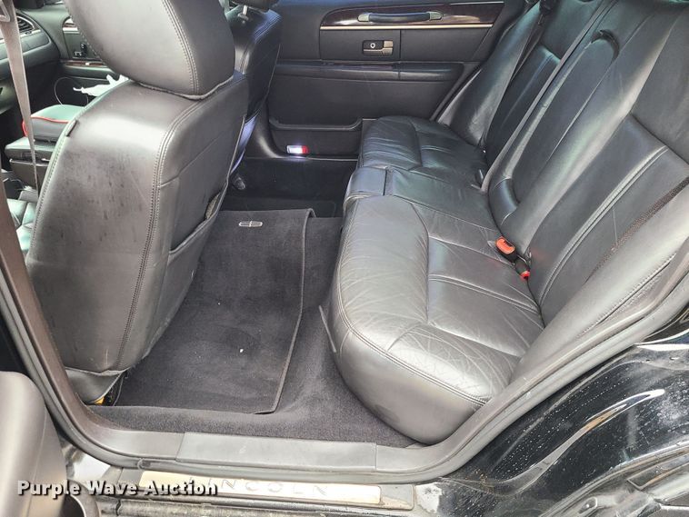 image for item JG9575 2011 Lincoln Town Car Executive L