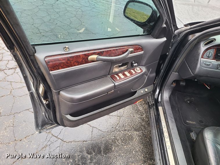 image for item JG9575 2011 Lincoln Town Car Executive L