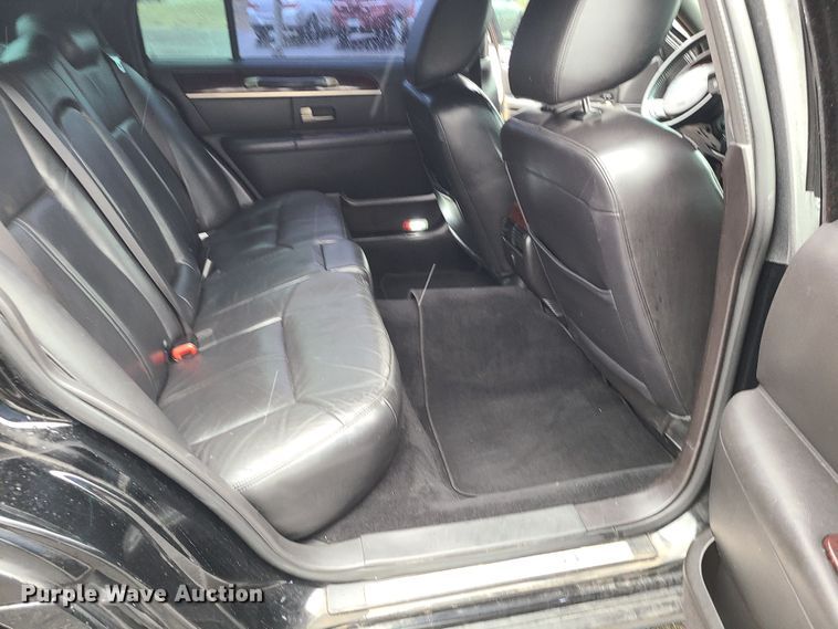 image for item JG9575 2011 Lincoln Town Car Executive L