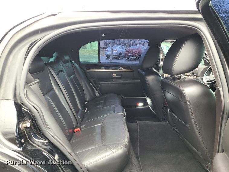 image for item JG9575 2011 Lincoln Town Car Executive L