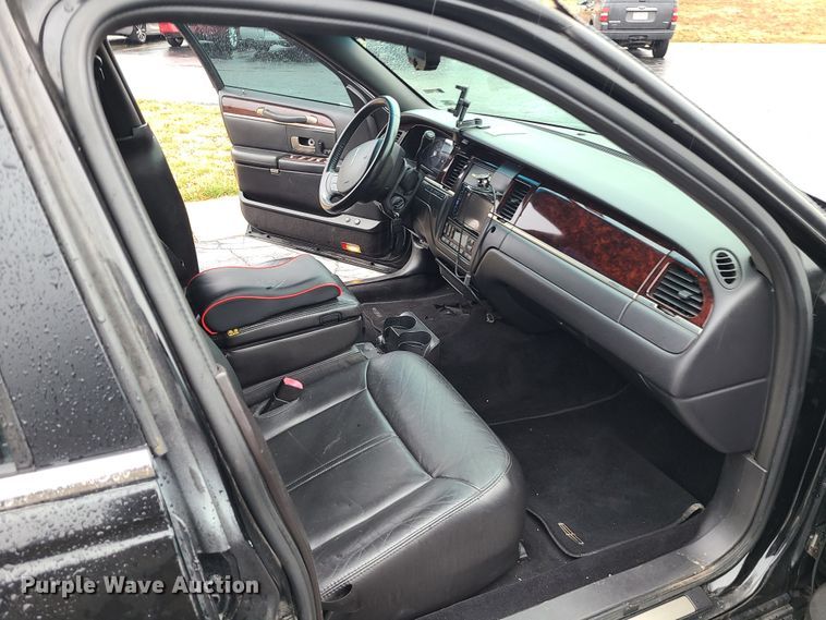 image for item JG9575 2011 Lincoln Town Car Executive L