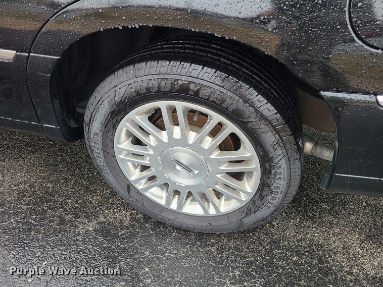 image for item JG9575 2011 Lincoln Town Car Executive L