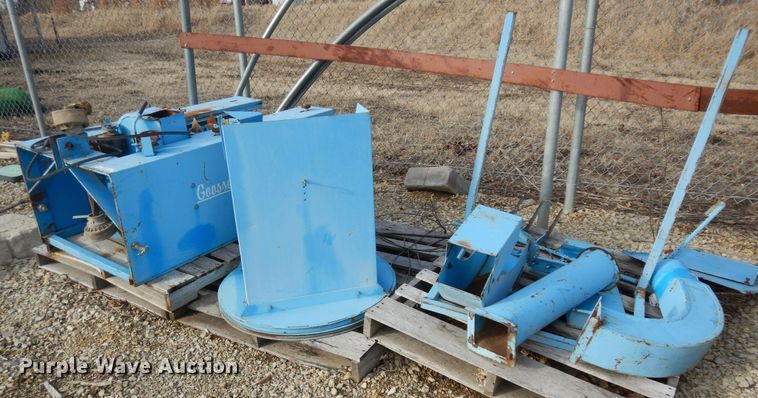 image for item JQ9916 Goossen  bale chopper