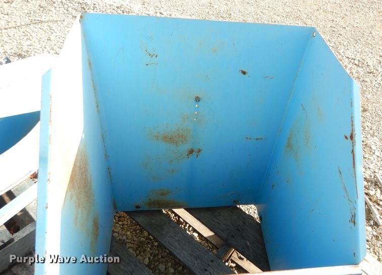 image for item JQ9916 Goossen  bale chopper