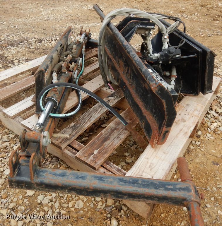 image for item JQ9920 (2) skid steer attachments