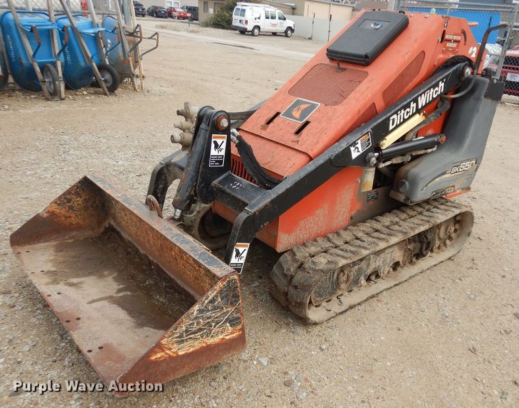 image for item JQ9926 2010 Ditch Witch SK650  compact utility loader