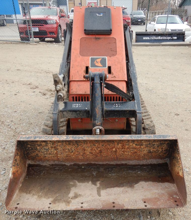 image for item JQ9926 2010 Ditch Witch SK650  compact utility loader