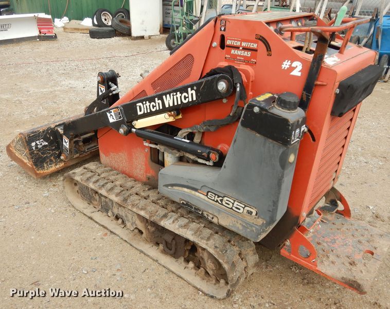 image for item JQ9926 2010 Ditch Witch SK650  compact utility loader