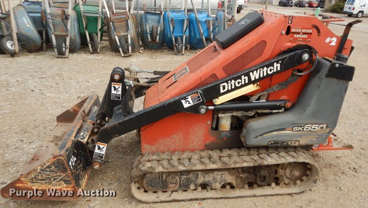 image for item JQ9926 2010 Ditch Witch SK650  compact utility loader