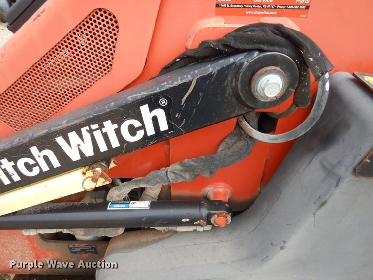 image for item JQ9926 2010 Ditch Witch SK650  compact utility loader