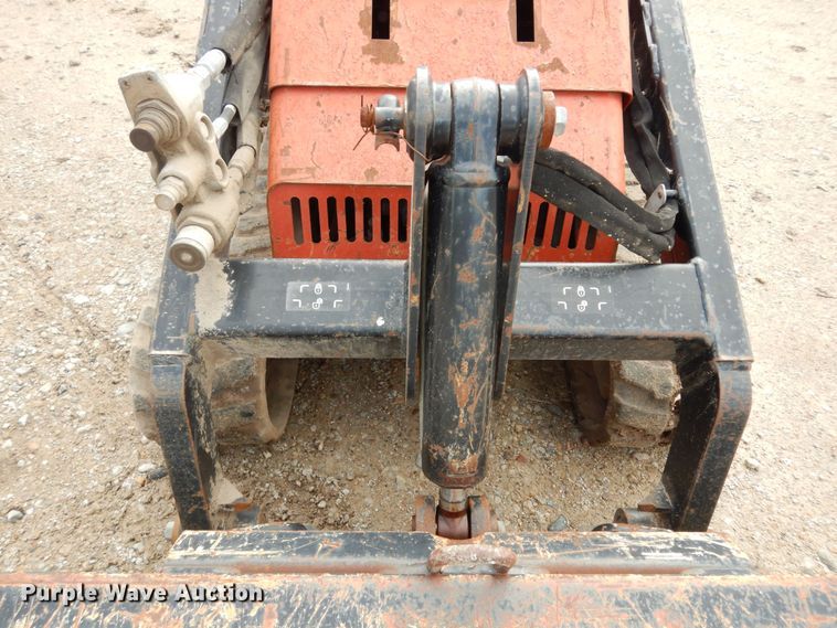 image for item JQ9926 2010 Ditch Witch SK650  compact utility loader