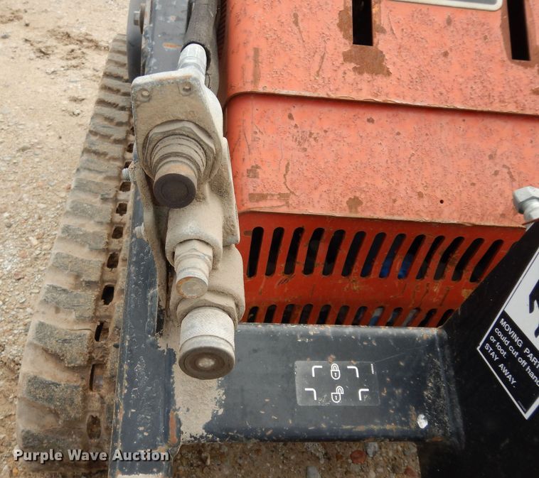 image for item JQ9926 2010 Ditch Witch SK650  compact utility loader