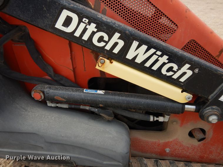 image for item JQ9926 2010 Ditch Witch SK650  compact utility loader