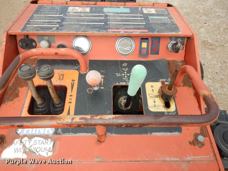 image for item JQ9926 2010 Ditch Witch SK650  compact utility loader