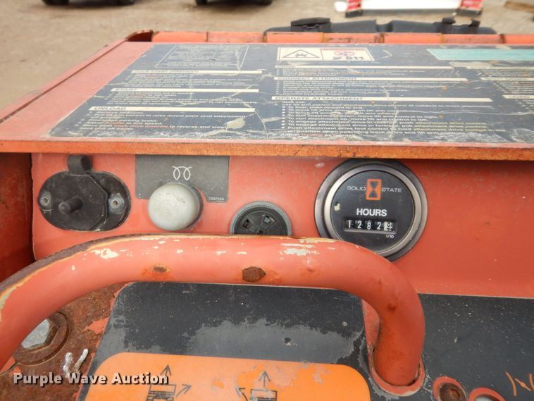 image for item JQ9926 2010 Ditch Witch SK650  compact utility loader