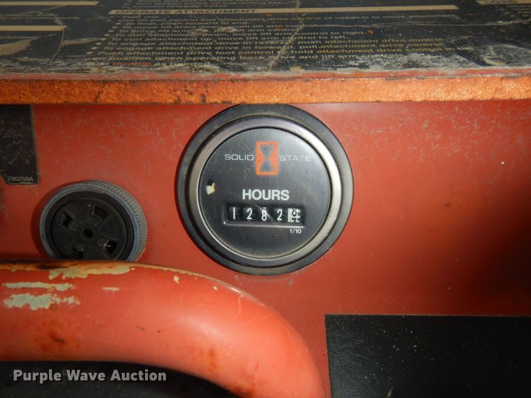 image for item JQ9926 2010 Ditch Witch SK650  compact utility loader