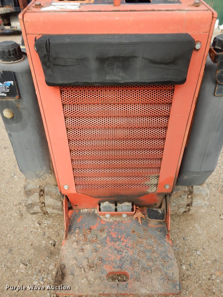 image for item JQ9926 2010 Ditch Witch SK650  compact utility loader