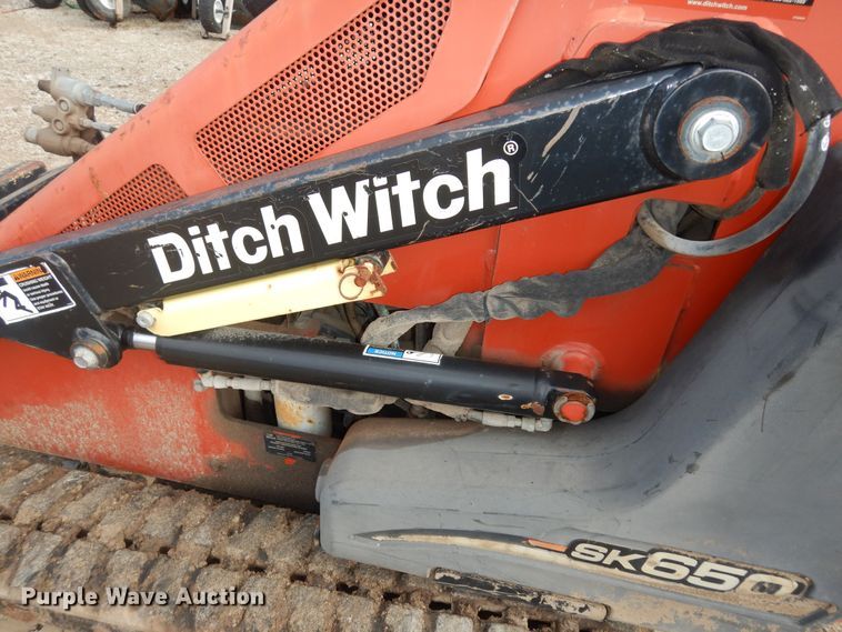 image for item JQ9926 2010 Ditch Witch SK650  compact utility loader