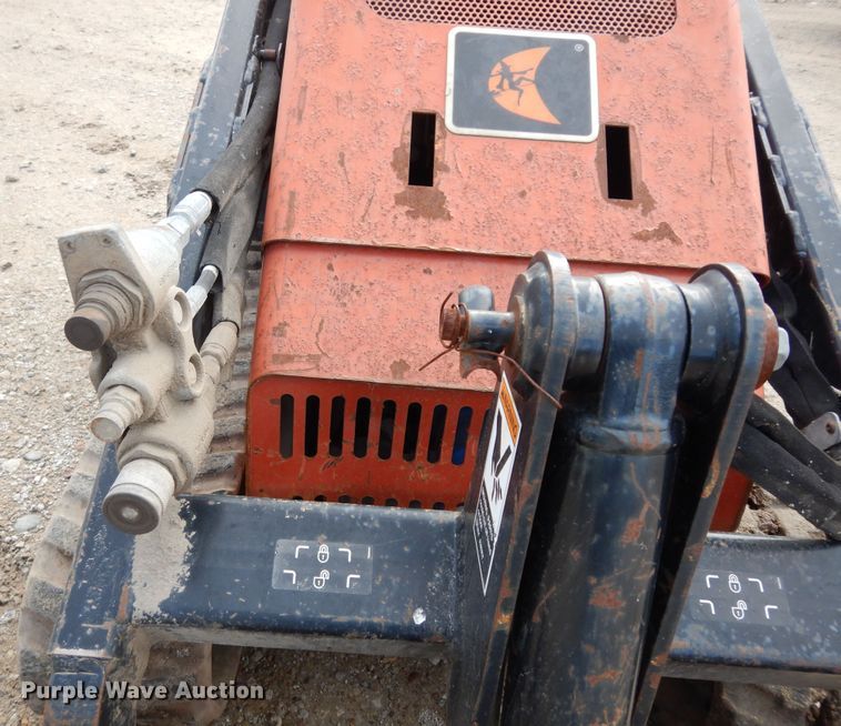 image for item JQ9926 2010 Ditch Witch SK650  compact utility loader