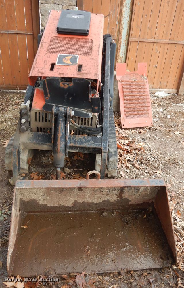 image for item JQ9927 2008 Ditch Witch SK650  compact utility loader