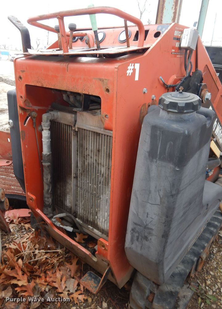 image for item JQ9927 2008 Ditch Witch SK650  compact utility loader