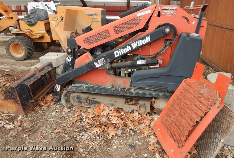 image for item JQ9927 2008 Ditch Witch SK650  compact utility loader