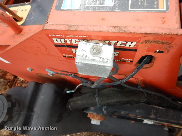 image for item JQ9927 2008 Ditch Witch SK650  compact utility loader