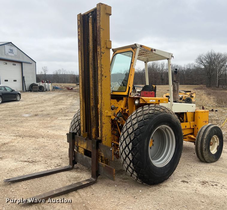 image for item JU9679 International Harvester 4500B  forklift