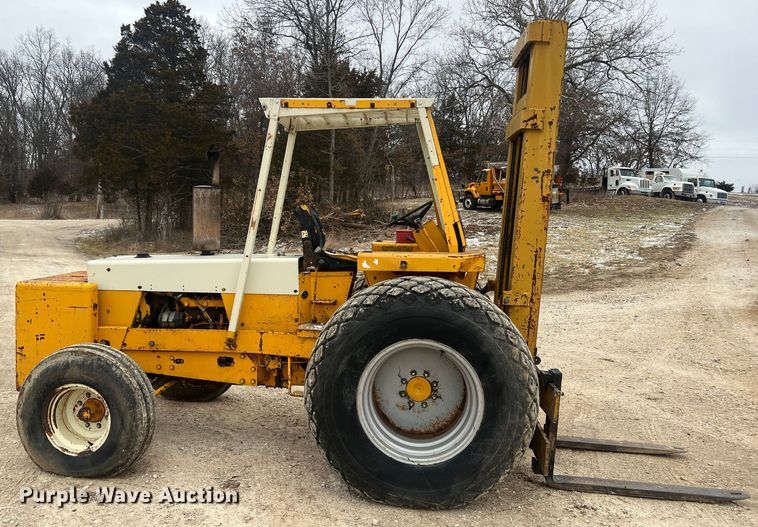 image for item JU9679 International Harvester 4500B  forklift