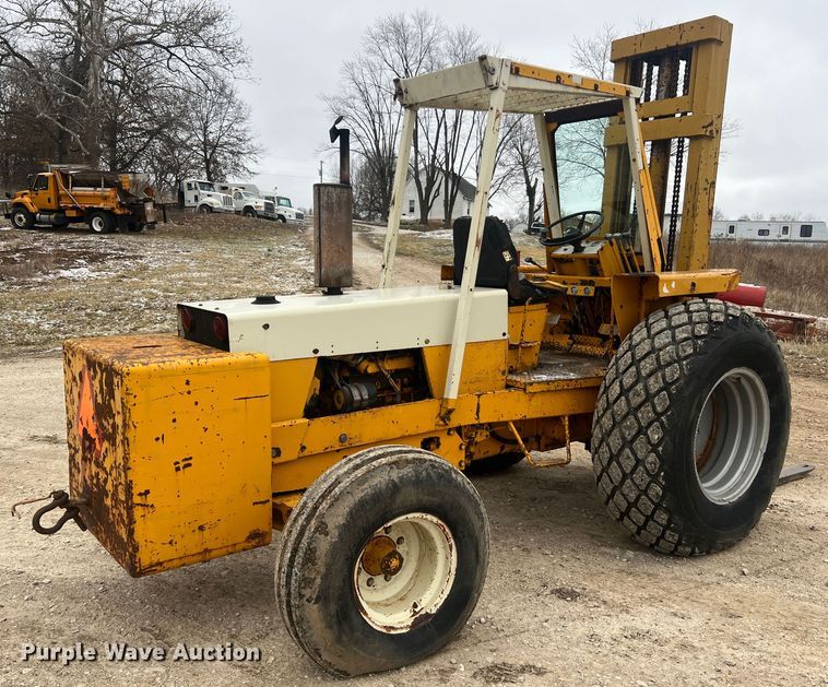 image for item JU9679 International Harvester 4500B  forklift