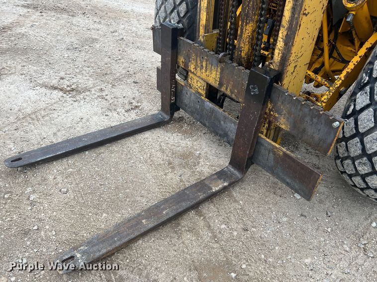 image for item JU9679 International Harvester 4500B  forklift