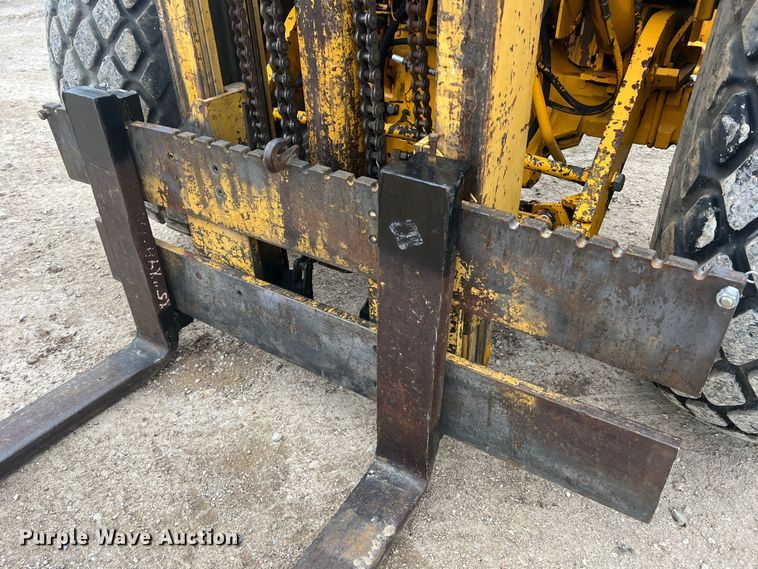 image for item JU9679 International Harvester 4500B  forklift