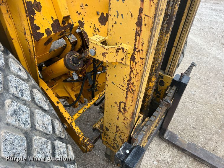 image for item JU9679 International Harvester 4500B  forklift