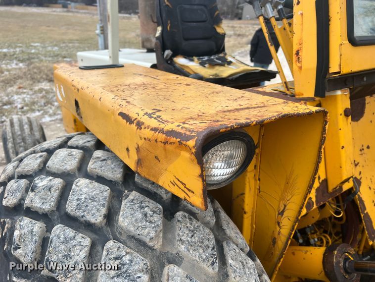 image for item JU9679 International Harvester 4500B  forklift