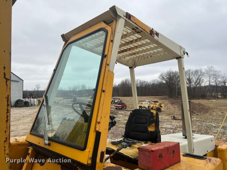 image for item JU9679 International Harvester 4500B  forklift