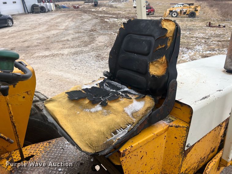 image for item JU9679 International Harvester 4500B  forklift