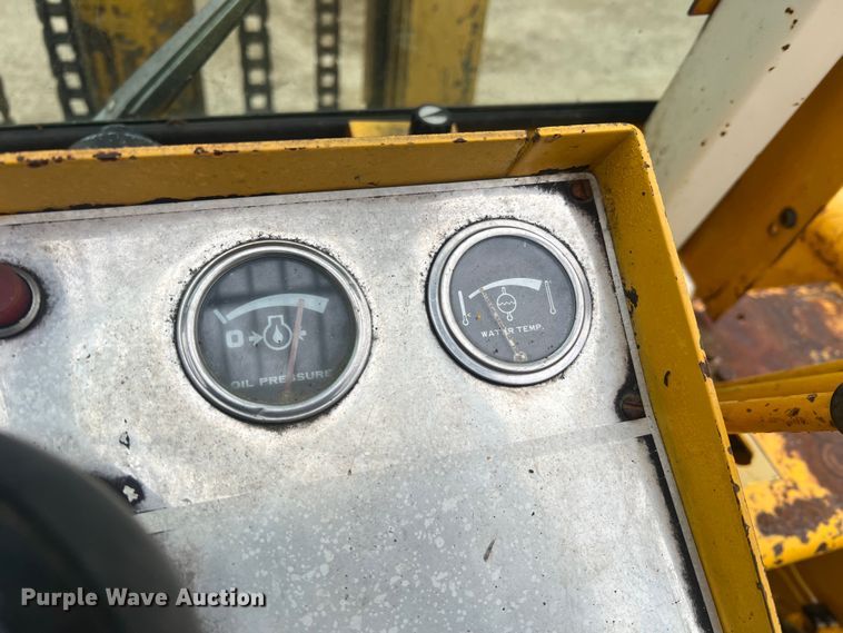 image for item JU9679 International Harvester 4500B  forklift