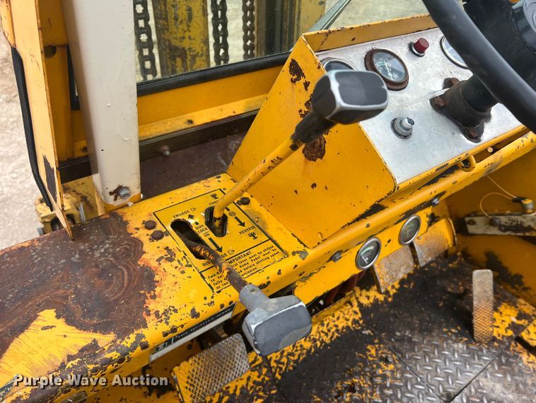 image for item JU9679 International Harvester 4500B  forklift