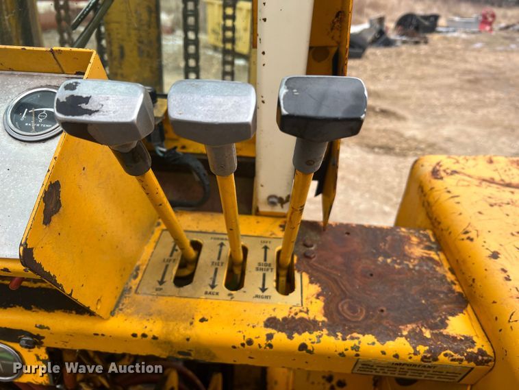 image for item JU9679 International Harvester 4500B  forklift