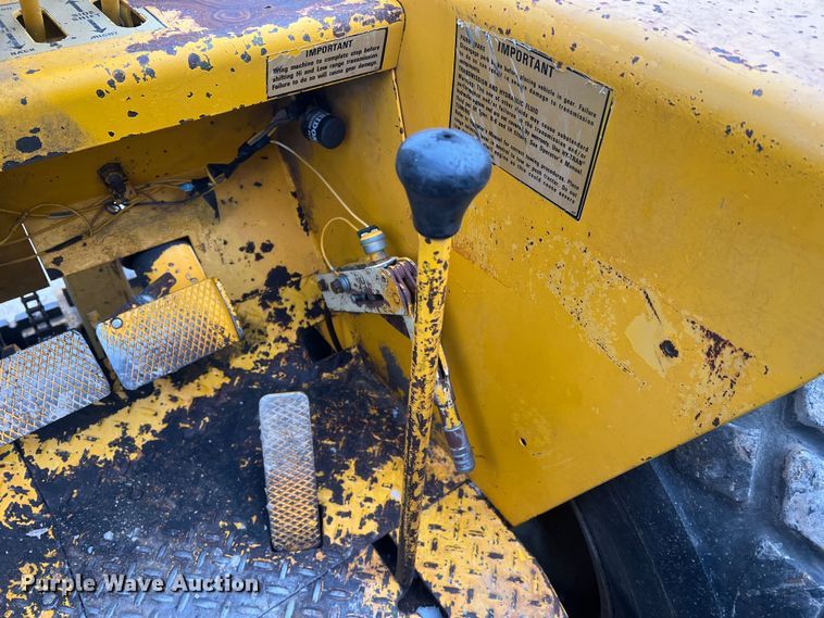 image for item JU9679 International Harvester 4500B  forklift