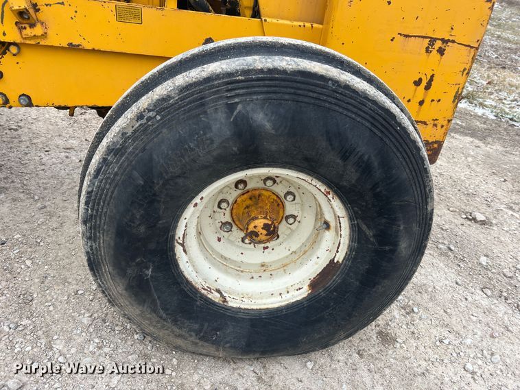 image for item JU9679 International Harvester 4500B  forklift